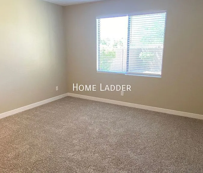 1836 W Kuralt Dr — Photo 9