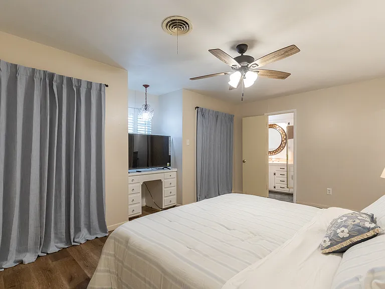 2132 Sylvan Dr — Photo 16