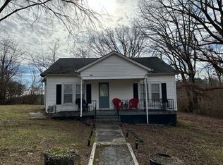 720 W Walnut St, Dickson, TN 37055