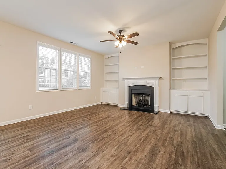 536 McCarthy Dr — Photo 5