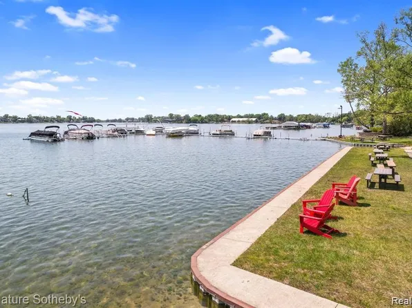 2372 Pine Lake Rd, West Bloomfield, MI 48324