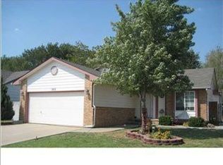 1402 E Lonna St, Haysville, KS 67060