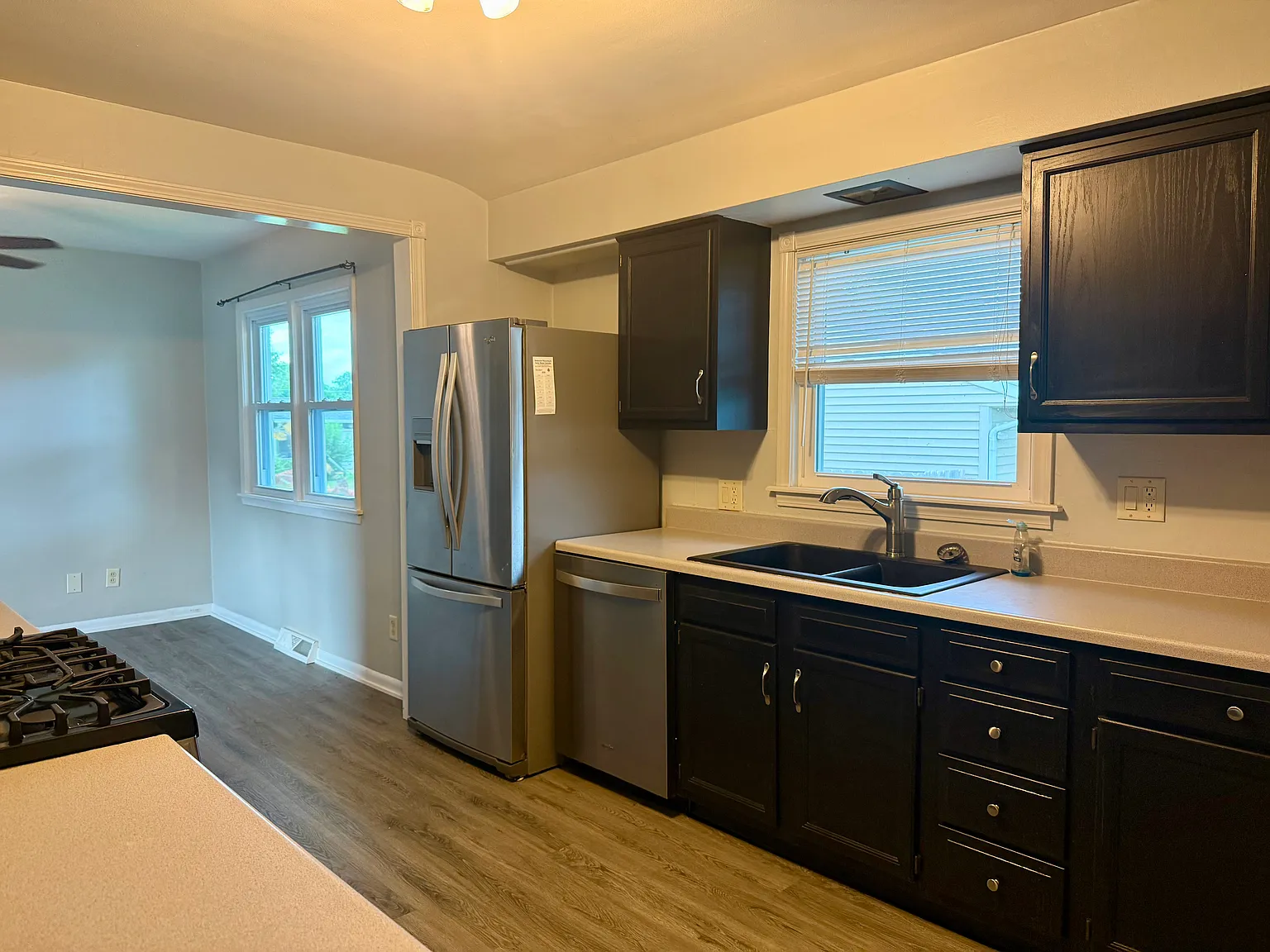 3 bed, 1460 sqft, $1,975 — Photo 3