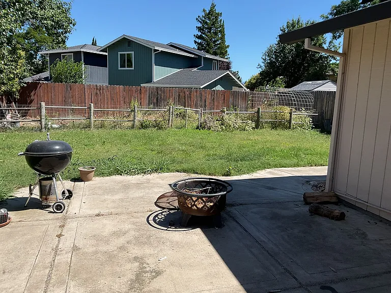 1068 Lupin Ave — Photo 30