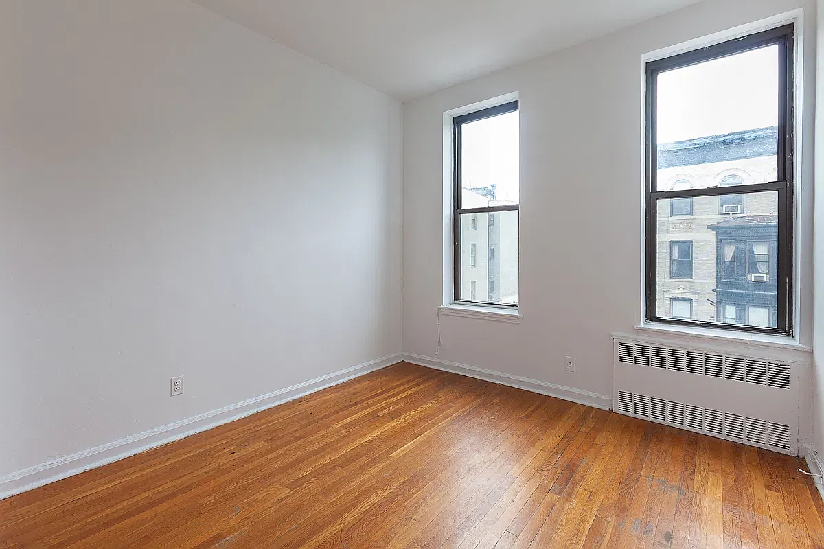 90 7th Avenue — Photo 3