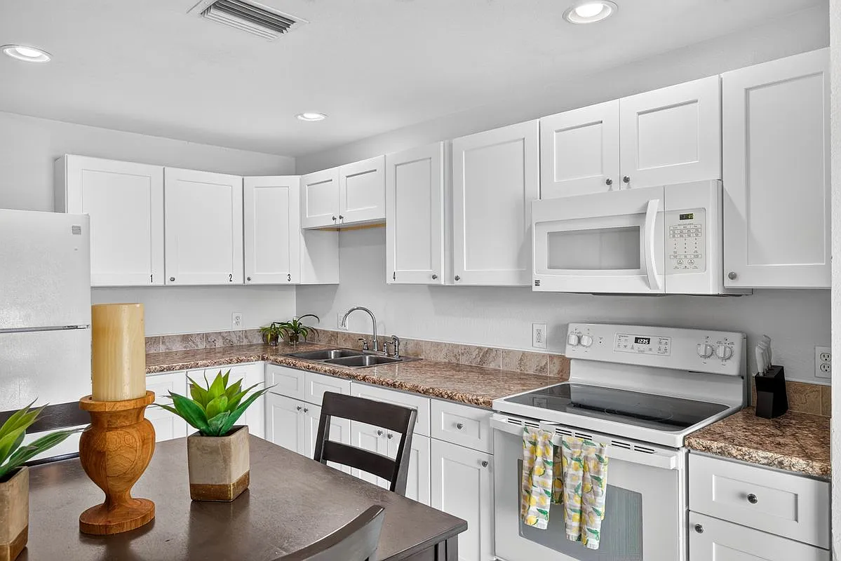 4 bed, 2.0 bath, 1188 sqft, $780 — Photo 1