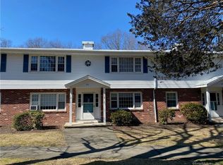 23 College St APT 4, Clinton, CT 06413