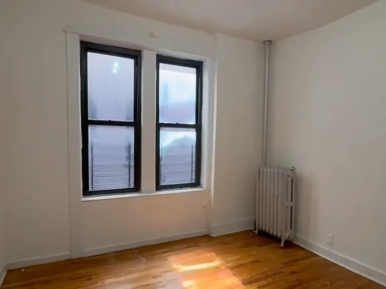1372 Nelson Ave #5A — Photo 2