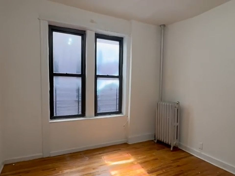 2nd image of 1372 Nelson Ave APT 5A