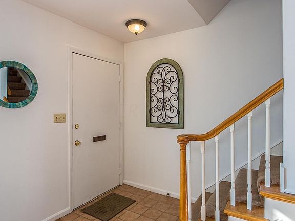 3rd image of 996 Chatham Ln APT M