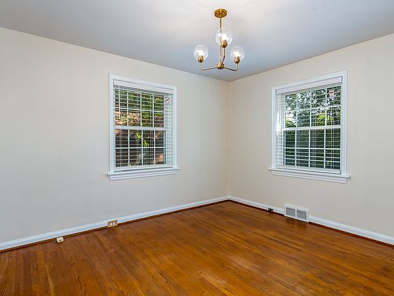 4th image of 1008-1010 Sanford Ave