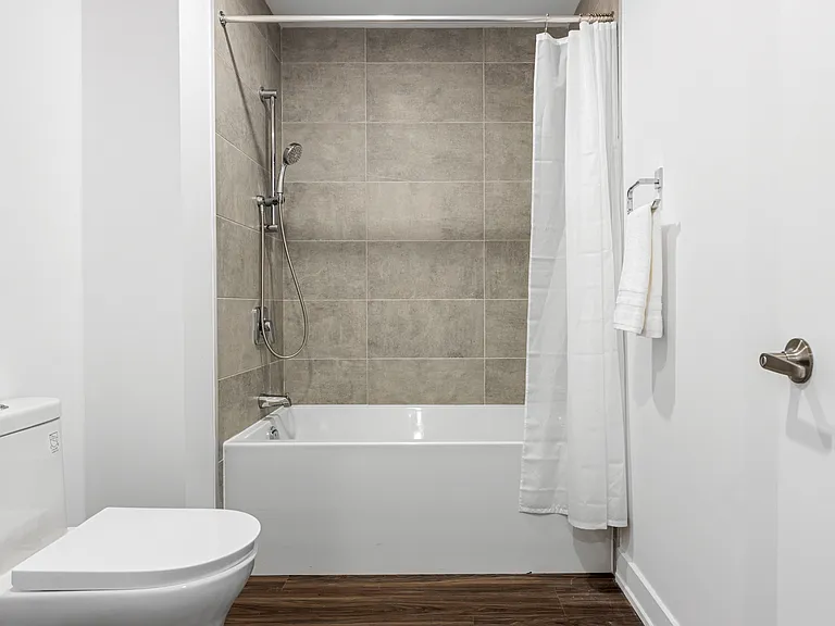 1354 Carling Ave — Photo 44