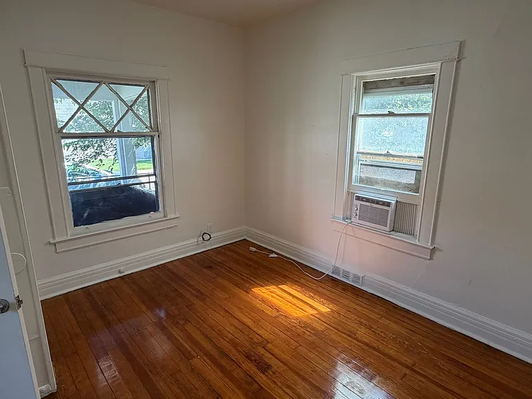 2523 Jones St — Photo 8