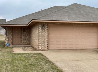 2724 Valley View Dr, Chickasha, OK 73018
