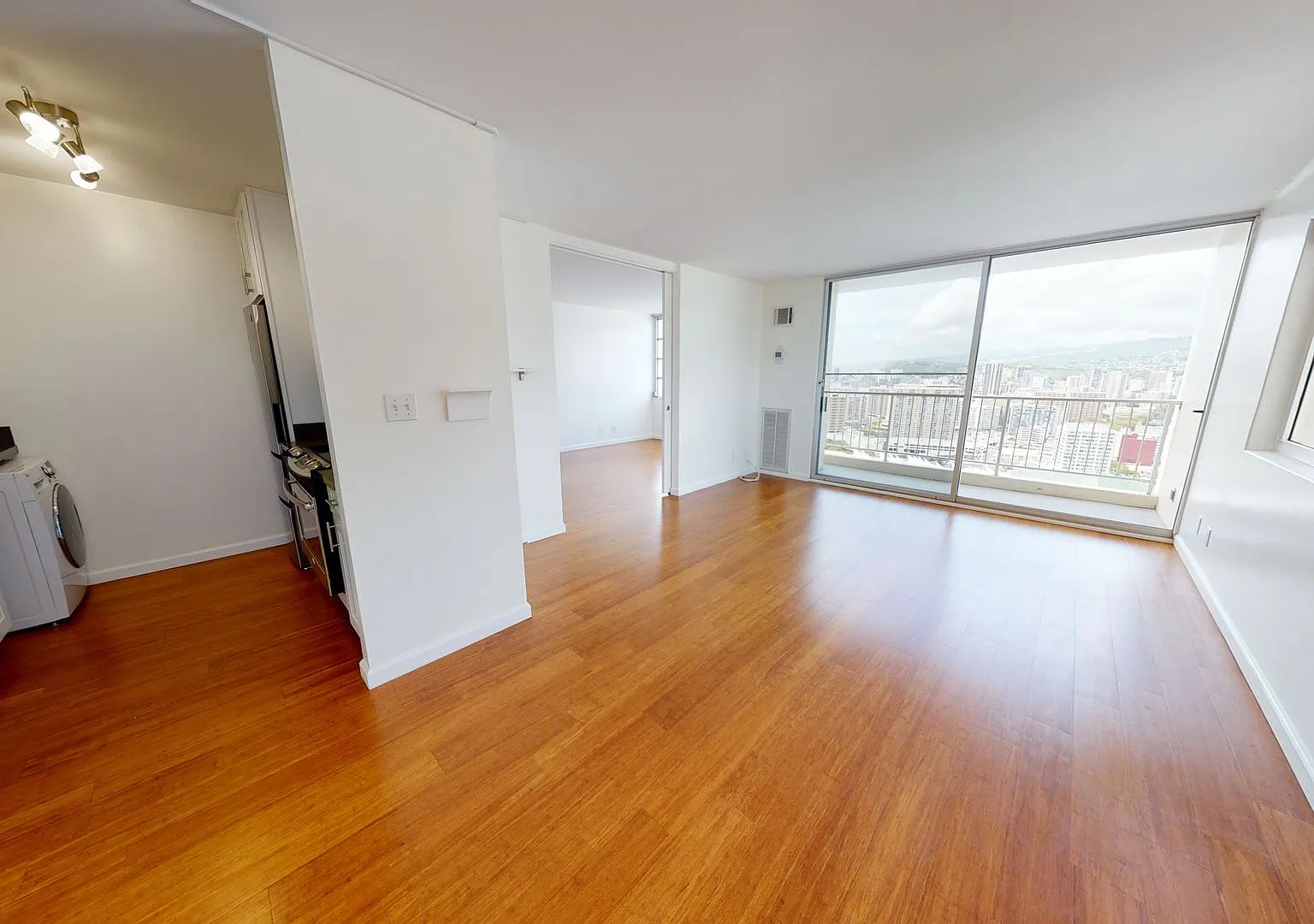 1bd/1ba/1prkg At The Villa On Eaton Square. Electricity Included, Stunning Views! — Photo 1