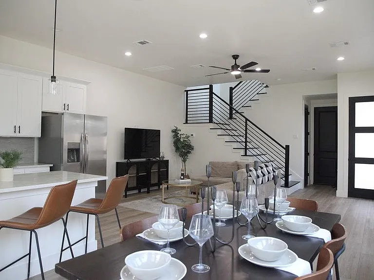 7134 Saint Augustine St — Photo 9