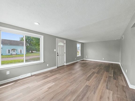4th image of 206 W Prairie St