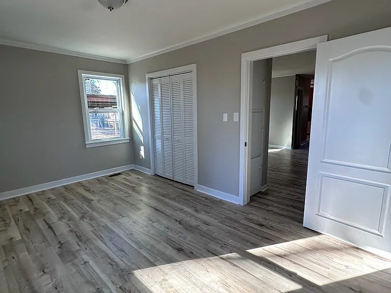 1080 Grace Ave — Photo 7