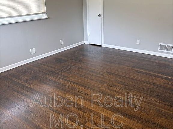 2nd image of 1821 N 50th Ter
