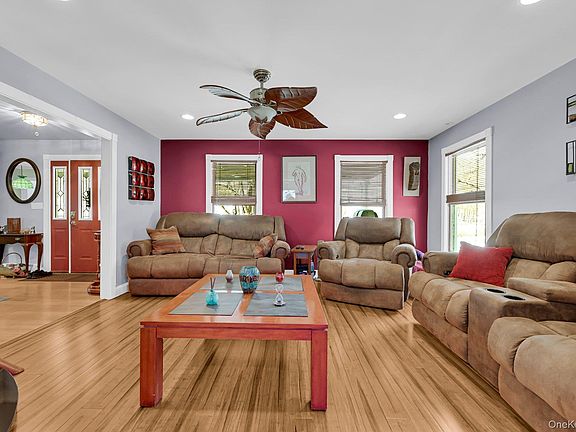 4th image of 1285 Lakes Road