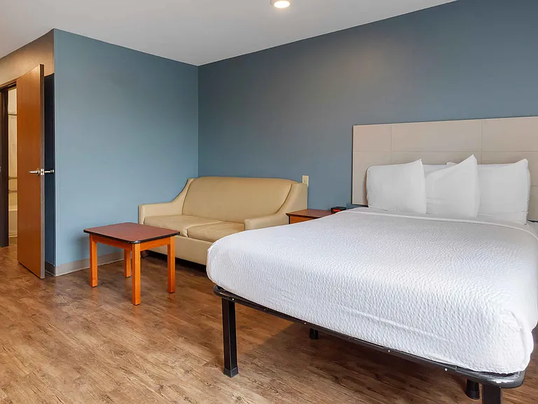 Deluxe Studio - 1 Full Bed