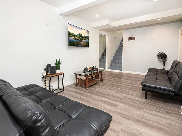 6477 1/4 Lexington Ave — Photo 20