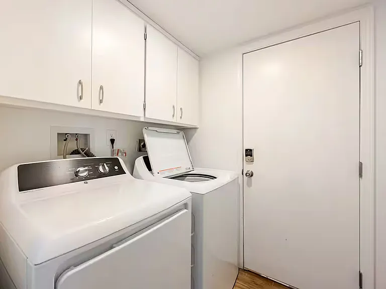 1104 E Campus Dr — Photo 35