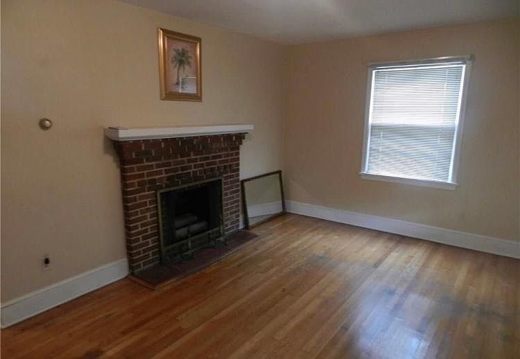 1st image of 731 Jefferson Pl