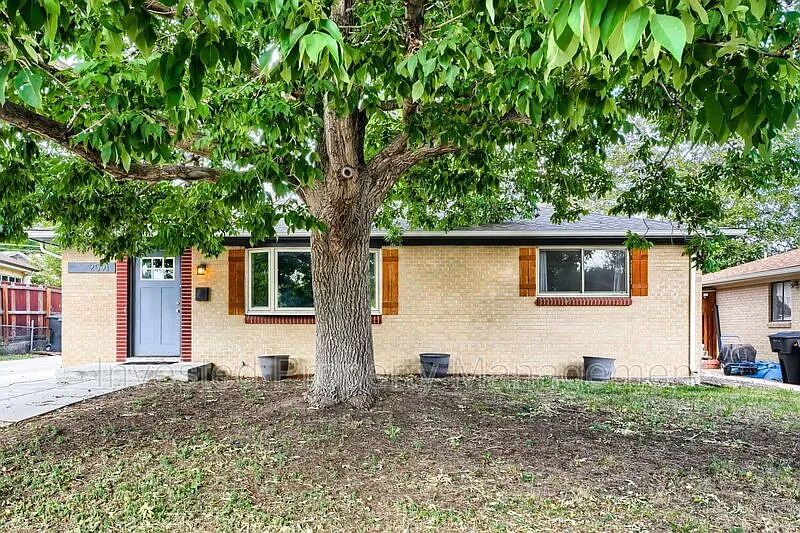 3 bed, 2.0 bath, 2028 sqft, $2,900 — Photo 2
