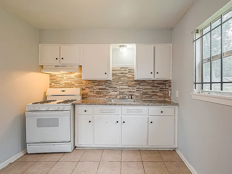 9302 Fairland Dr — Photo 7