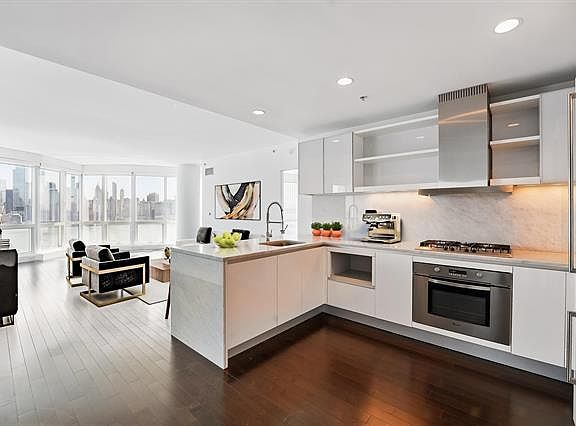 2nd image of 77 Hudson St APT 2507