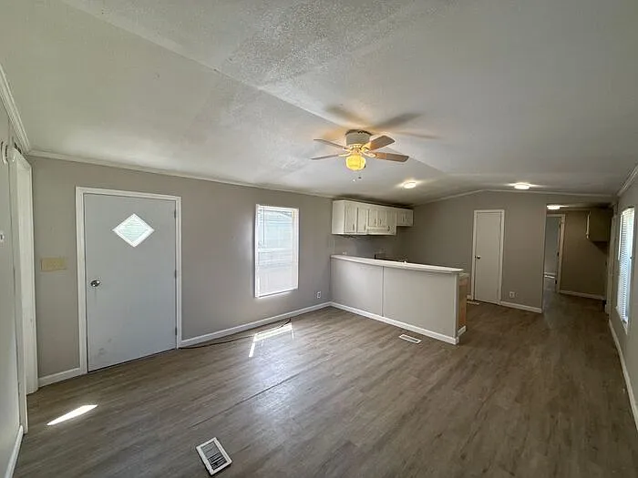 2 bed, 1.5 bath, $875 — Photo 2