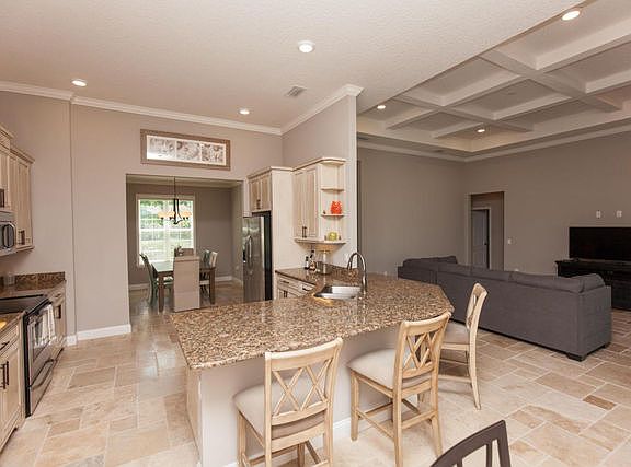 4th image of 27 Lysander Ln