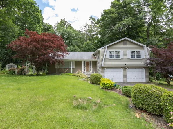 8 Bear Ridge Drive, Bloomfield, CT 06002