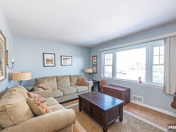 5th image of 492 North Ave