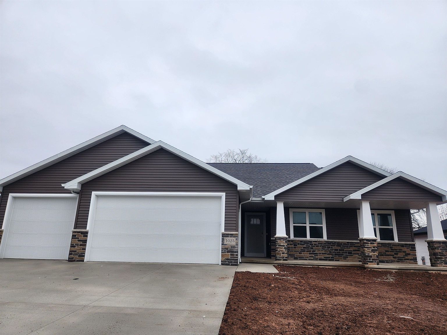 1025 Lotus Trl, Menasha, WI 54952 | Zillow