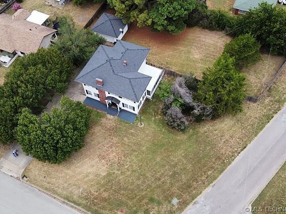 3rd image of 312 Country Club Dr