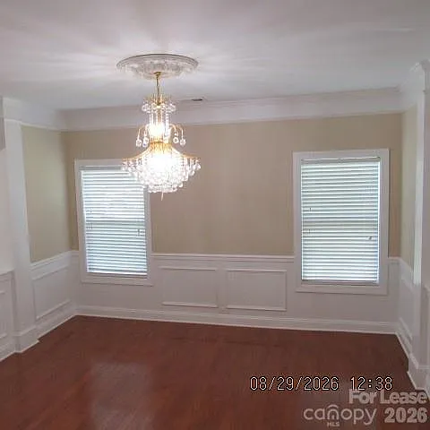 5 bed, 2.5 bath, 3118 sqft, $2,800 — Photo 3