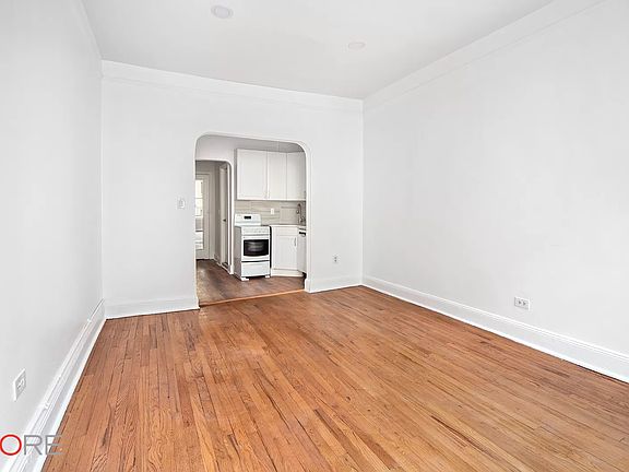 3rd image of 215 E 29th St APT 32