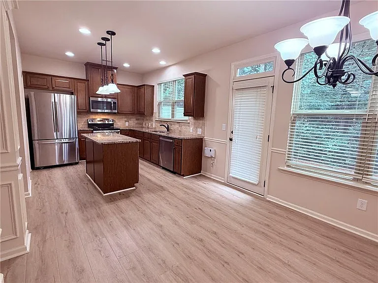 3282 Brockenhurst Dr — Photo 6