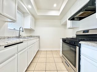 5917 Woodman Ave #103, Van Nuys, CA 91401
