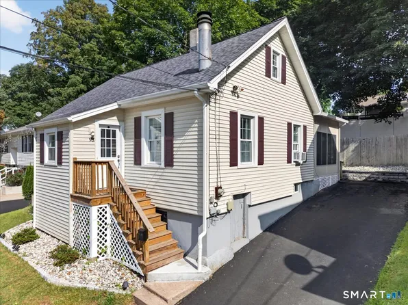 98 New Hanover Avenue, Meriden, CT 06451