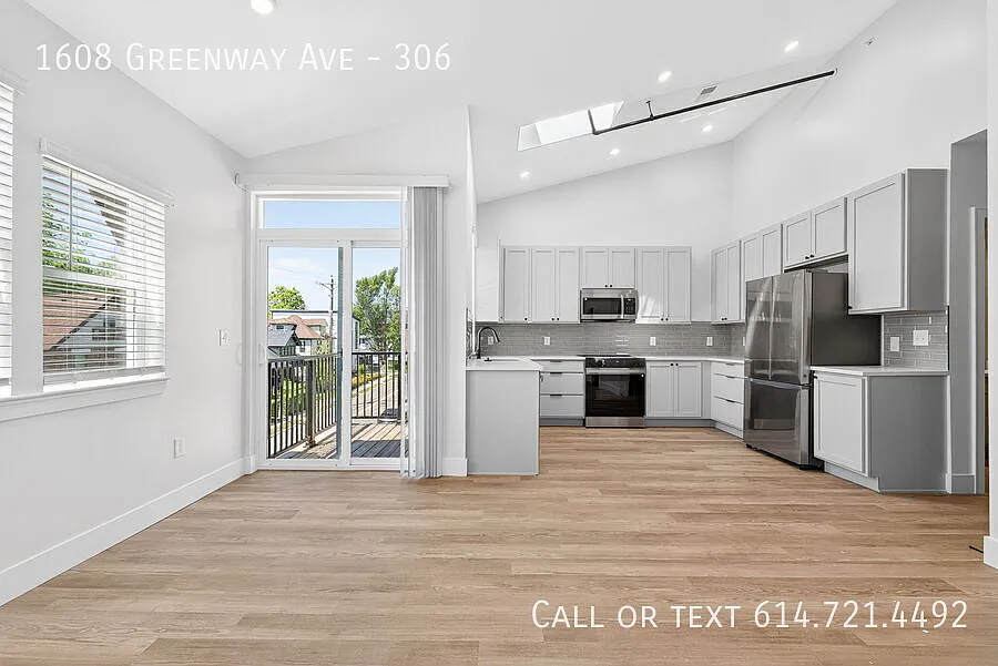 2 bed, 900 sqft, $1,899 — Photo 2