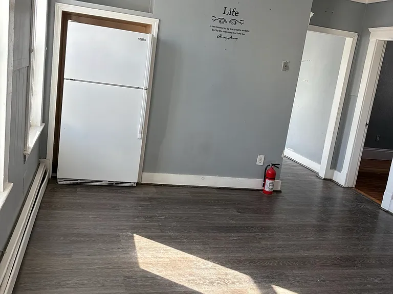 56 Eaton St #2 — Photo 4