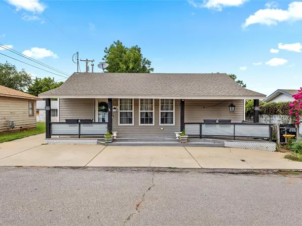 905 Prairie Chief Ave, Clinton, OK 73601