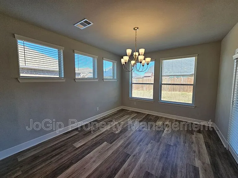 1740 Jamestown Dr — Photo 38