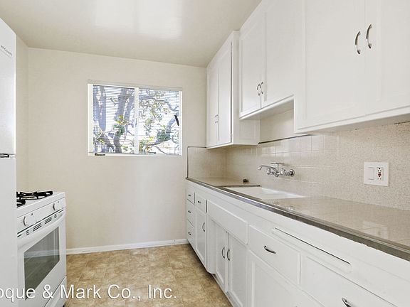 5th image of 3152 S Barrington Ave #G