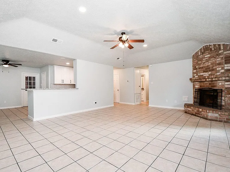 2622 Olympus Dr — Photo 6