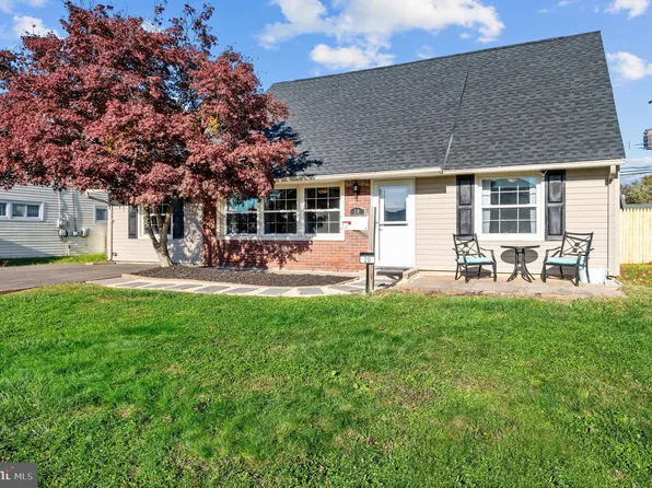 20 Middle Rd, Levittown, PA 19056