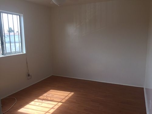 5th image of 943 E 108th St APT 06